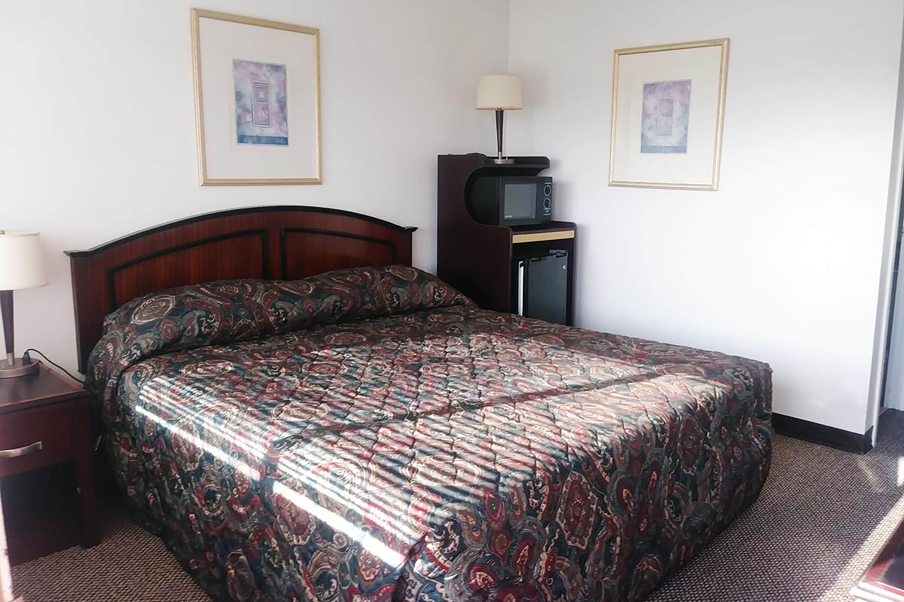 Desk, iron/ironing board, free WiFi