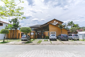 Bagian depan properti