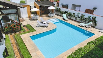 Outdoor pool, pool loungers
