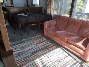 Suite, 2 Schlafzimmer | Wohnbereich | Flachbildfernseher
