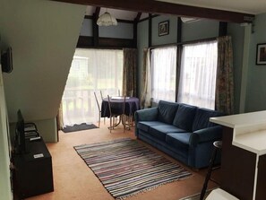 Suite, 1 Schlafzimmer | Wohnbereich | Flachbildfernseher