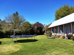 Garden - Tokaanu Lodge Motel (Tokaanu)