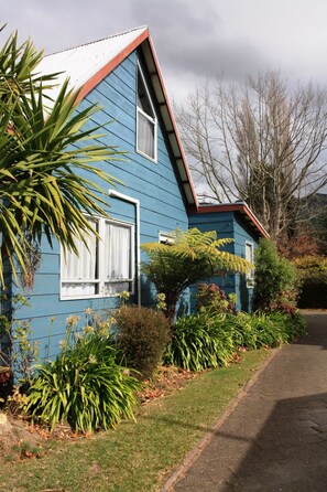 Garden - Tokaanu Lodge Motel (Tokaanu)