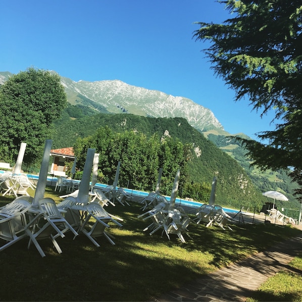 Seasonal outdoor pool - Albergo Maggio (Cremeno)