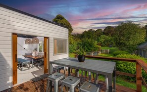 Outdoor dining - Sorrento Ripper In Dream Location- 5 mins walk to Beach,15 mins walk to Village (Sorrento)