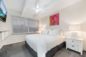 4 Schlafzimmer, hochwertige Bettwaren, Schreibtisch