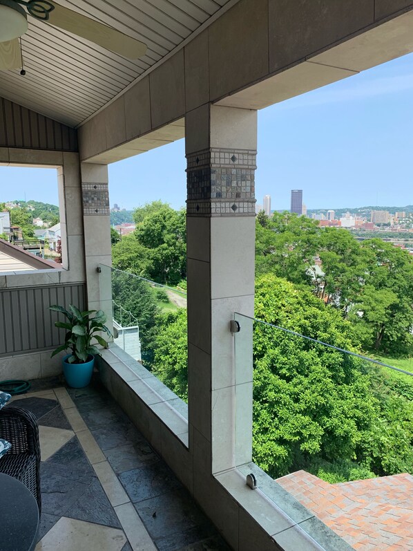 Property grounds - Gorgeous Southside Slopes home with outdoor hot tub and city view! (Pittsburgh)