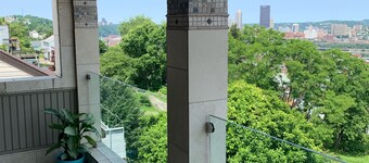 Gorgeous Southside Slopes home with outdoor hot tub and city view!