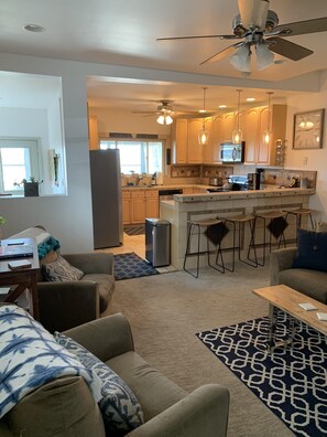 Smart TV - Gorgeous Southside Slopes home with outdoor hot tub and city view! (Pittsburgh)