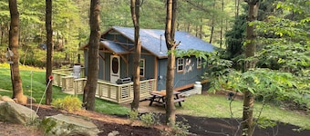 Charming Summer Lake Getaway