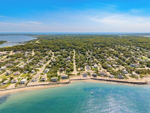 Beach nearby, sun loungers - 5 bdrm with pool - walk to the Harbor (Montauk)