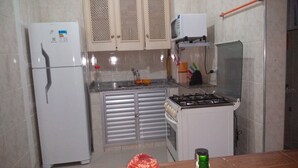 A kitchen with a refrigerator, stove, and cabinets. - Sleeps 6 people, I love this place. (Jardim Praiano)