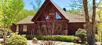 Retraite sauvage 4 br; 4 b Log Home avec table de billard. 1 mille de Legends of Golf