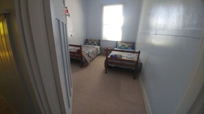 5 Schlafzimmer, Bügeleisen/Bügelbrett, kostenloses WLAN, Bettwäsche