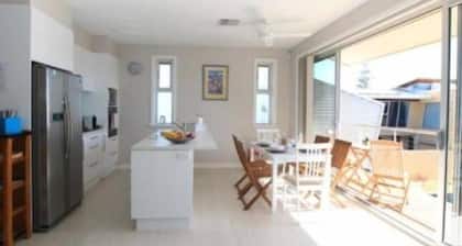Moana Beach “Elandra Beach House”