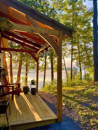 Lakeside heavenly isolation