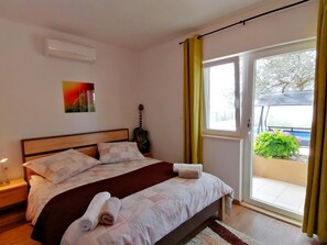 5 chambres, coffres-forts dans les chambres, Wi-Fi, draps fournis