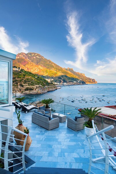 ✅✅ EXCLUSIVE SEA ACCESS VILLA w/ 4 BEDROOMS ❤️ Parking 🅿️ Jacuzzi ❤️ Solarium🌞