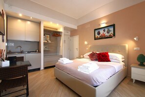 4 chambres, coffres-forts dans les chambres, bureau