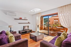 TV - Luz / Lagos Luxury & Spacious 2bed Apartment Baia da Luz (200m to beach) (Luz)