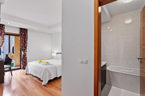 2 chambres, fer et planche Ă repasser, Wi-Fi, draps fournis