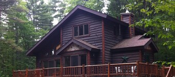 Bright cabin retreat happily situated 7 miles from Whiteface Mt