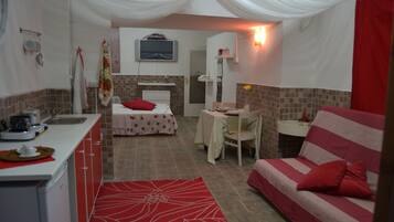 2 bedrooms, iron/ironing board, WiFi, bed sheets