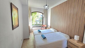 6 室のベッドルーム、セーフティボックス (室内)、防音設備、アイロン / アイロン台