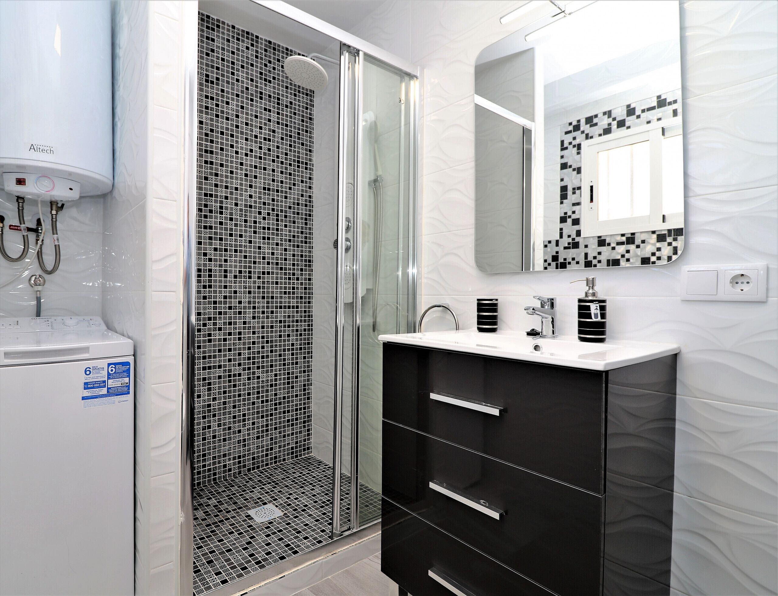 Een douche, handdoeken