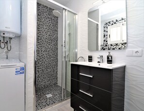 Shower, towels - Bermudas 313 (Benidorm)