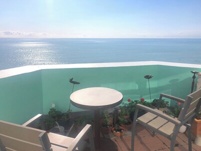 Seafront, direct ocean view, beautiful balcony, spacious flat