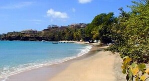 Beach nearby, sun loungers - Relaxing Caribbean Retreat – Private Villa & Pool (Lance Aux Epines)