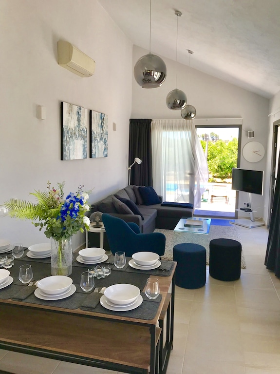 Modern Luxury Villa W/ Stunning Views, Private Pool + Roof Terrace - 30m To Sea - Alhaurín el Grande