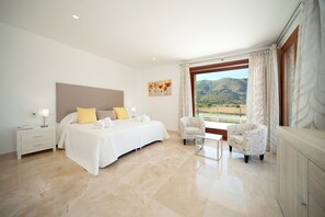 5 bedrooms, iron/ironing board, free WiFi, bed sheets