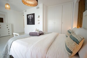 2 bedrooms, iron/ironing board, free WiFi, bed sheets