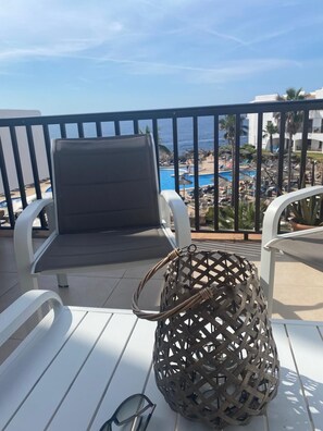 Property grounds - 2 Bedroom, 2 bathroom front line property in Cala D'or (07660 Cala D'or)