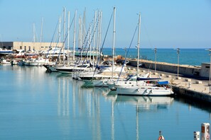 Marina - Apartment 10 meters from the sea for 4 people in the center, free wi-fi (Marina di Ragusa)