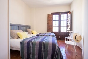 3 bedrooms, desk, iron/ironing board, WiFi - Flamencos Apartment & Garage 5 pax (Sevilla)