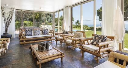 6 bedroom villa with sea view and 3 minutes from the beach