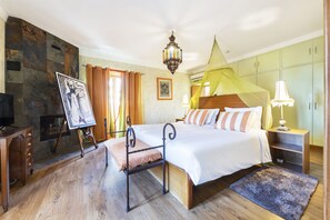 6 bedrooms, iron/ironing board, Internet, bed sheets