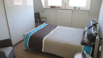 1 Schlafzimmer, BĂŒgeleisen/BĂŒgelbrett, WLAN, BettwĂ€sche