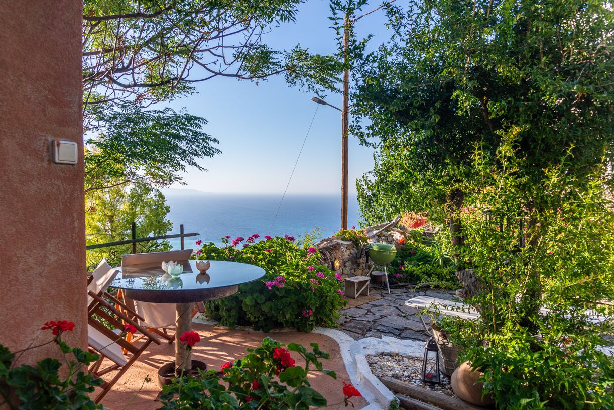 屋外ダイニングエリア