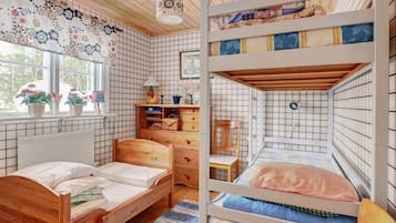 2 habitaciones, tabla de planchar con plancha y cuna de viaje