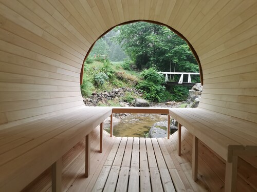 Kerrostalo BACH: ssa Szklarska Poreban saunalla, venäjän banja