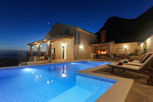 NEW! Stone house in quiet location, heated pool + sea views, ideal for familys
