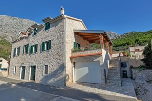 Exterior - NEW! Stone house in quiet location, heated pool + sea views, ideal for familys (Zivogosce)