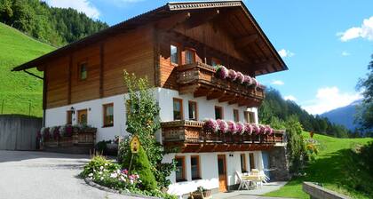 Appartement "Nikolaus" Ă Matrei in Osttirol, dans le parc national du Hohe Tauern