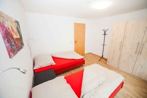 Schlafzimmer
mit 2 Einzelbetten