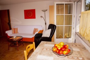 TV - Living with comfort u. Atmosphere, Wheelchair accessible, Bathtub, Dogs allowed (Wald am Arlberg)