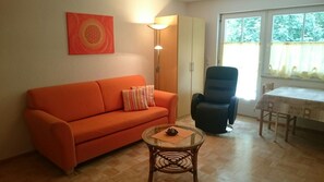 TV - Living with comfort u. Atmosphere, Wheelchair accessible, Bathtub, Dogs allowed (Wald am Arlberg)